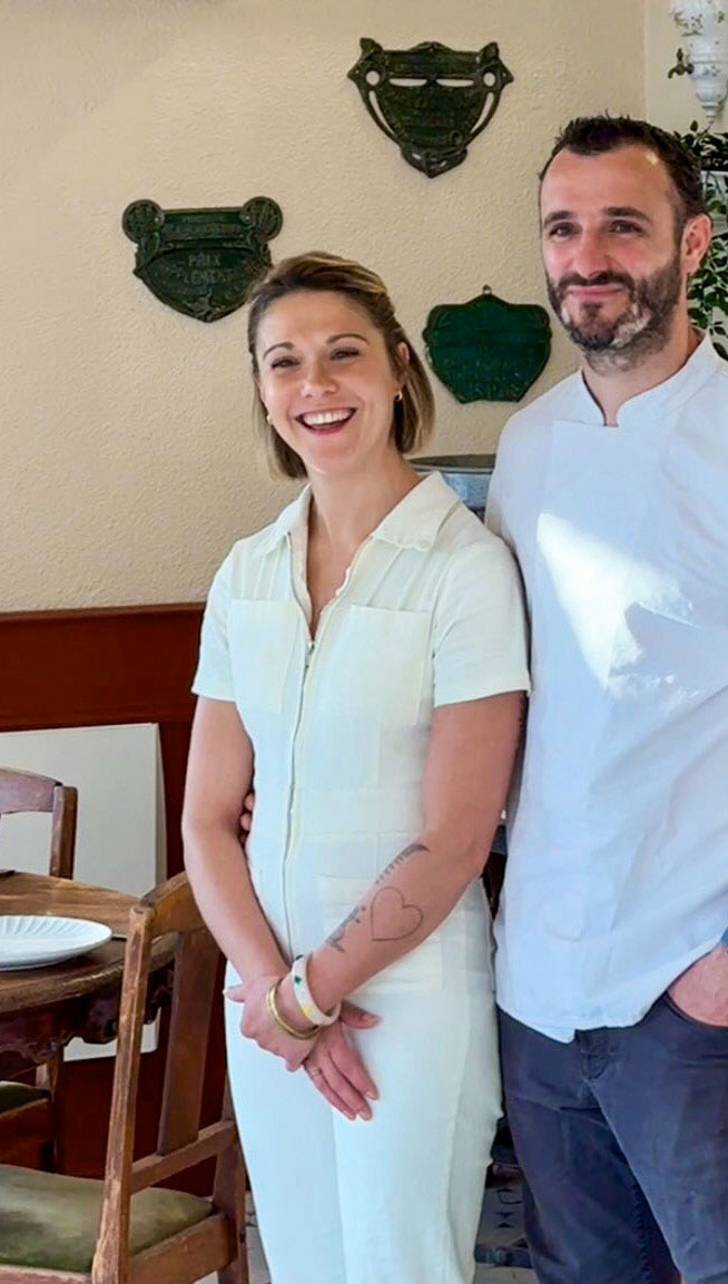 La Table des Pins, Mézos